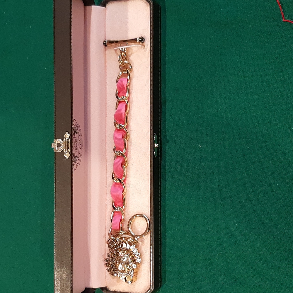 Juicy Couture RARE Gold Tone Fish Make Up Charm Toggle Bracelet Like New Vintage